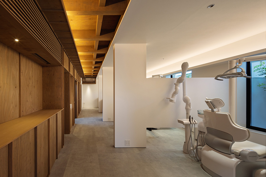 LUSIA DENTAL CLINIC｜平岡建築デザイン｜歯科設計｜埼玉｜クリニックデザイン｜建築家｜きれい｜モダン｜間接照明｜デンタルデザイン｜古木｜